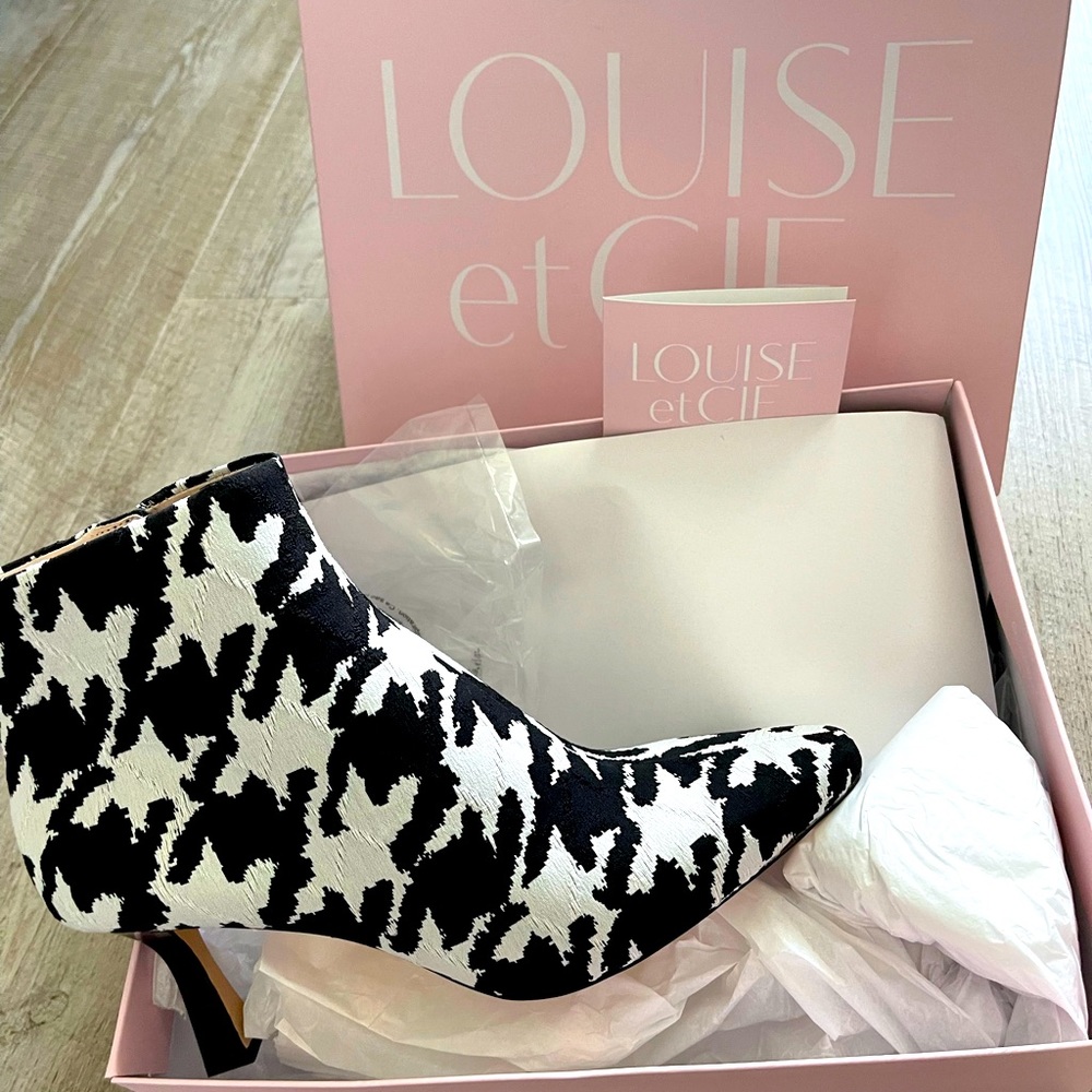 Herringbone print ankle booties size 9